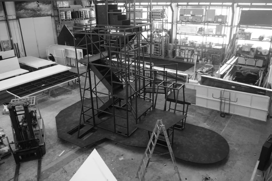 Bühnentechnik und Sonderkonstruktionen der hertzer GmbH - Stahlturm im Bau