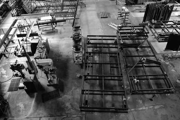 Blick in die Metallwerkstatt der hertzer GmbH